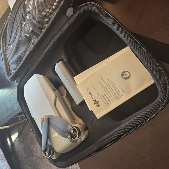 DJI Mini SE Gray Camera Drone | 2.7K | 30-Min Flight Time - Picture 2 of 4